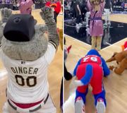 The Kings’ mascot converting other mascots to the Beam 😂😭

(via RCDinger/TW)