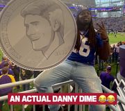 “Take a picture with a dime” lolllll

📺: #NYGvsMIN 4:50 PM ET on FOX
📱: Stream on NFL+