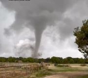 Whoa 🌪 Look at this tornado spotted south of Sulphur Springs, Texas 

#tornado #texas #storm #tornadoalley