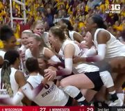 No. 8 @gophervball sweeps No. 6 Wisconsin to win the #BorderBattle in an electric match at the Pav. 🔥🔥🔥