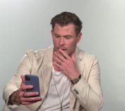 you love @chrishemsworth and he loves you too ❤️⚡️

to wrap up Thor week, Thor is reading your Tweets https://t.co/YPfFAefHEo
