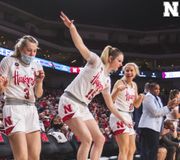 Get you a bench ＨＹＰＥ like this 🔥
#NCAAWBB x 📸 @huskerswbb