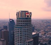 LA views from above by cinematographer @joswin 🚁 "Exploring the city from above it's such a unique experience. One of the best ways to get the most out of your helicopter flight is to communicate with your pilot and create a flight path before taking off. This will help you focus more on getting the shot while enjoying the ride. When shooting out of helicopters, I always recommend setting your shutter speed above 1/250 to ensure you don't get any blurry photos and using a gimbal if you're filming video. Another important tip is to remove the lens hood and secure your camera throughout the flight." Alpha 7S III + 16-35mm F2.8 G Master