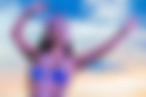 Image post by @ariannagrainey on Instagram