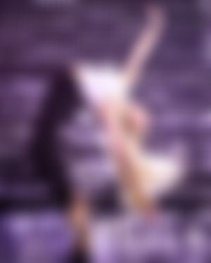 Image post by @ariannagrainey on Instagram