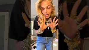 Video post by @shop.with.caroline on YouTube