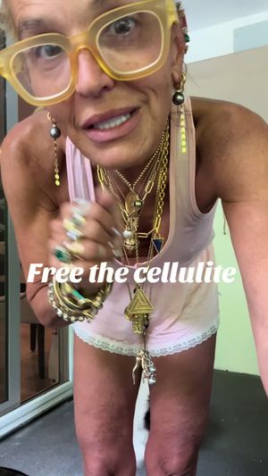Video post by @shop.with.caroline on TikTok