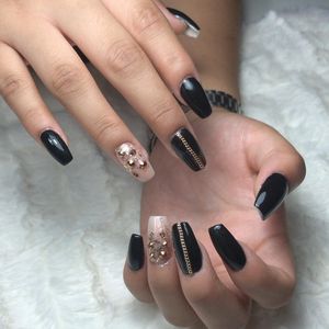 Image post by @nestanails on Instagram