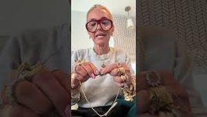 Video post by @shop.with.caroline on YouTube
