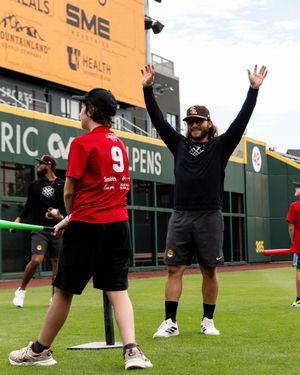 Image post by @saltlakebees on Instagram