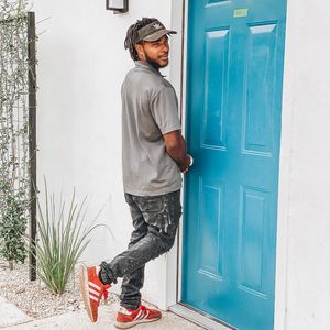 Image post by @thebowiesa on Instagram