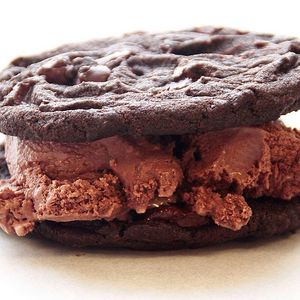 Image post by @insomniacookies on Instagram