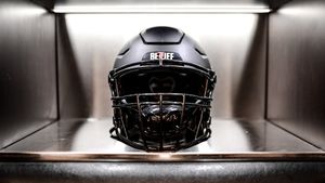 Image post by @LouisvilleFB on Twitter