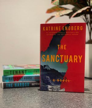 Image post by @gallerybooks on Instagram