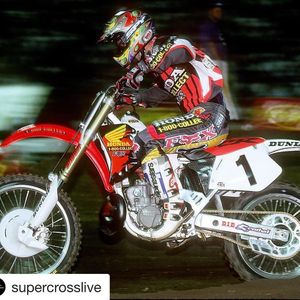 Image post by @legendsandheroestour on Instagram