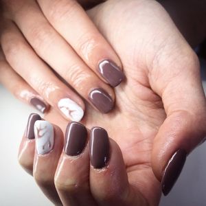 Image post by @nestanails on Instagram