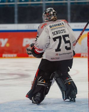 Image post by @womens_hockey_world on Instagram