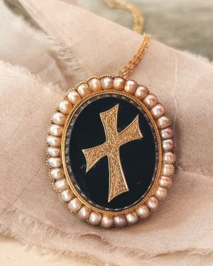 Image post by @maejeanvintage on Instagram