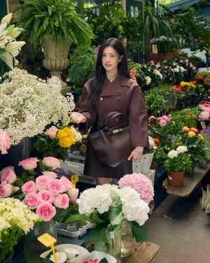 Image post by @harpersbazaarkorea on Instagram