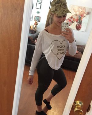 Image post by @_zoekahn_ on Instagram