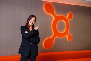 Image post by @ellenlathamofficial on Instagram