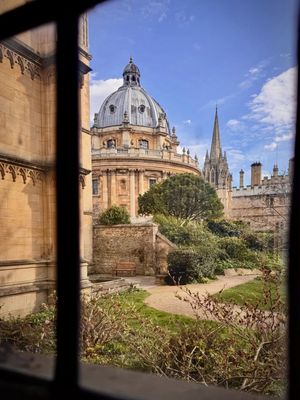 Image post by @oxford_uni on Instagram