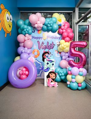 Image post by @partyup_balloons_by_melissa on Instagram