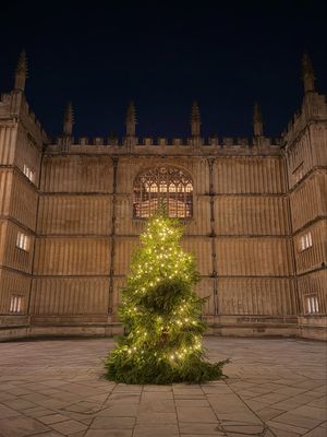 Image post by @oxford_uni on Instagram