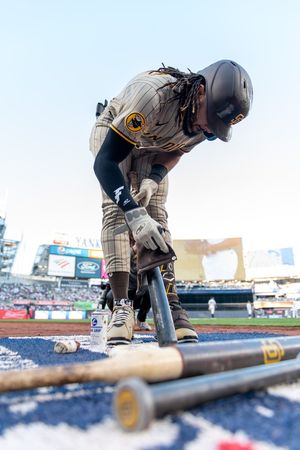 Image post by @LosPadres on Twitter