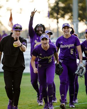 Image post by @uwsoftball on Instagram