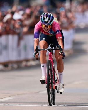 Image post by @wmncycling on Instagram