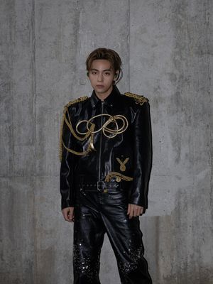 Image post by @esquire.korea on Instagram