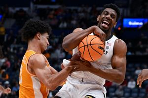 Image post by @carlymacklerphoto on Instagram