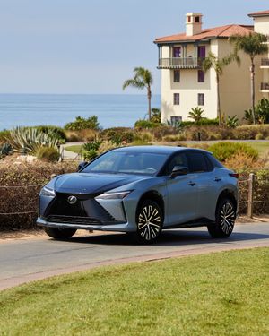 Image post by @discoverlexus on Instagram