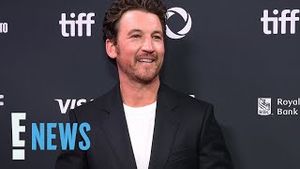 Video post by @enews on YouTube
