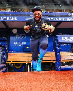 Image post by @raysbeisbol on Instagram