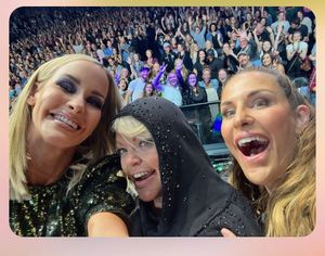 Image post by @thechicks on Instagram