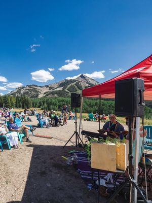 Image post by @skicrestedbutte on Instagram