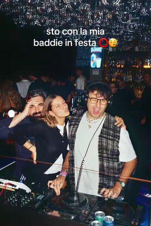 Image post by @est_radio on TikTok
