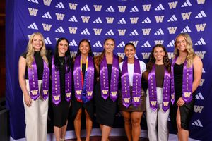 Image post by @UWSoftball on Twitter