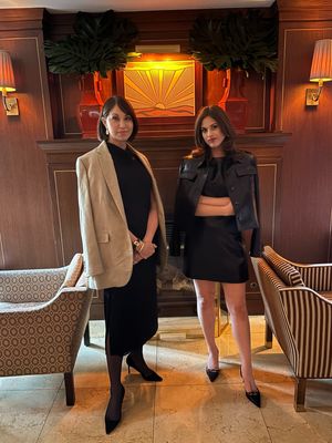 Image post by @thestylethatbindsus on Instagram