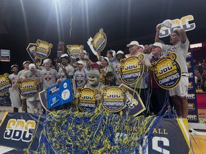 Image post by @troyathletics on Instagram