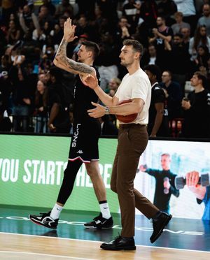 Image post by @dekker on Twitter