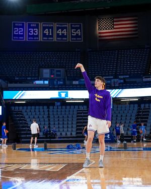 Image post by @uni_basketball on Instagram