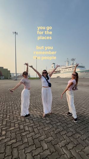 Image post by @semesteratsea on Instagram