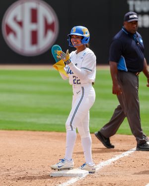 Image post by @uclasoftball on Instagram
