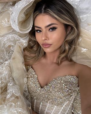 Image post by @itsbellahue on Instagram