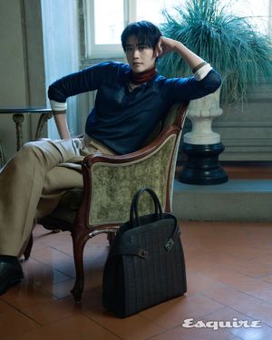 Image post by @esquire.korea on Instagram
