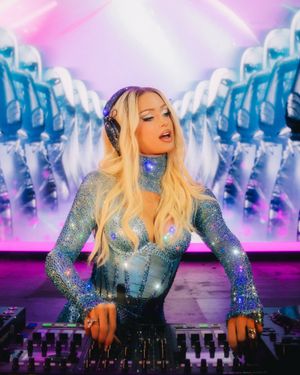 Image post by @parishilton on Instagram