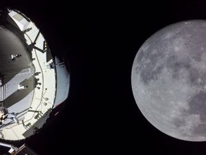 Image post by @nasaartemis on Instagram